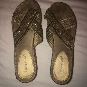 9 M Bare Traps Tan Ladies Womens Shoe Sandal Flip Flip Sparkle Silver Gold Tense